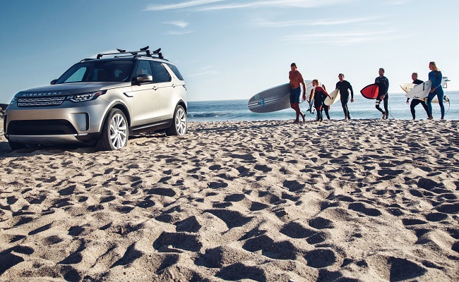 MAKING WAVES: LA Surfers Experience New Land Rover Discovery ahead of US premiere